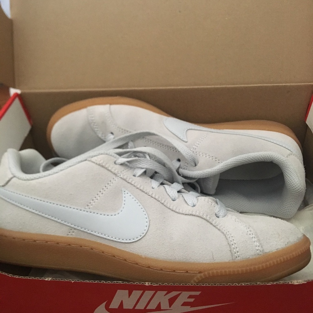 Nike Court Royale